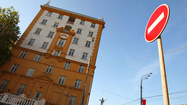 Здание американского посольства в Москве